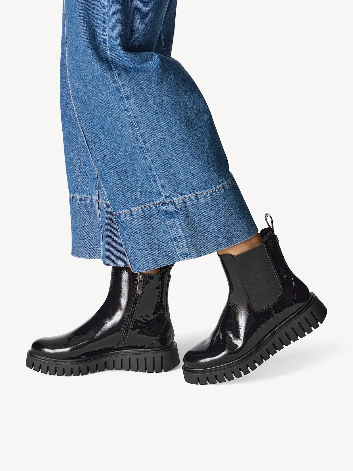 Marco Tozzi, Chelseaboot - zwart BLACK PATENT, afbeelding 2 van 7