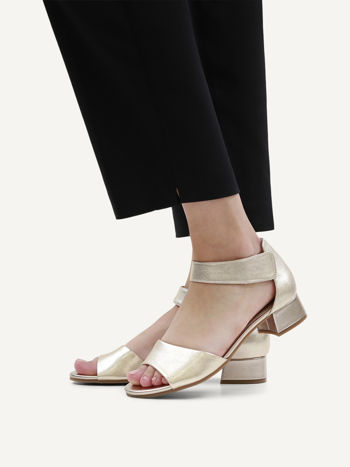 Caprice, Leather Heeled sandal - metallic PLATIN METAL., image 2 of 6