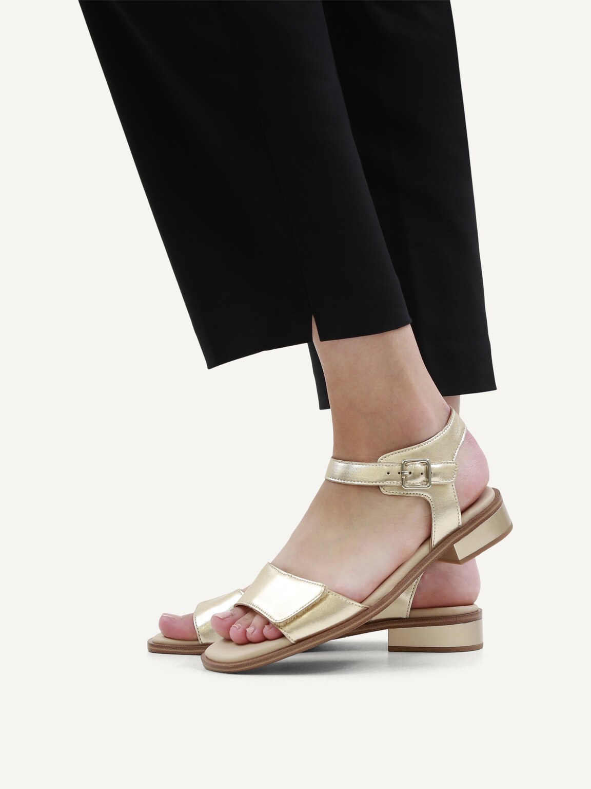 Caprice, Leather Heeled sandal - gold LT.GOLD METAL., image 2 of 7
