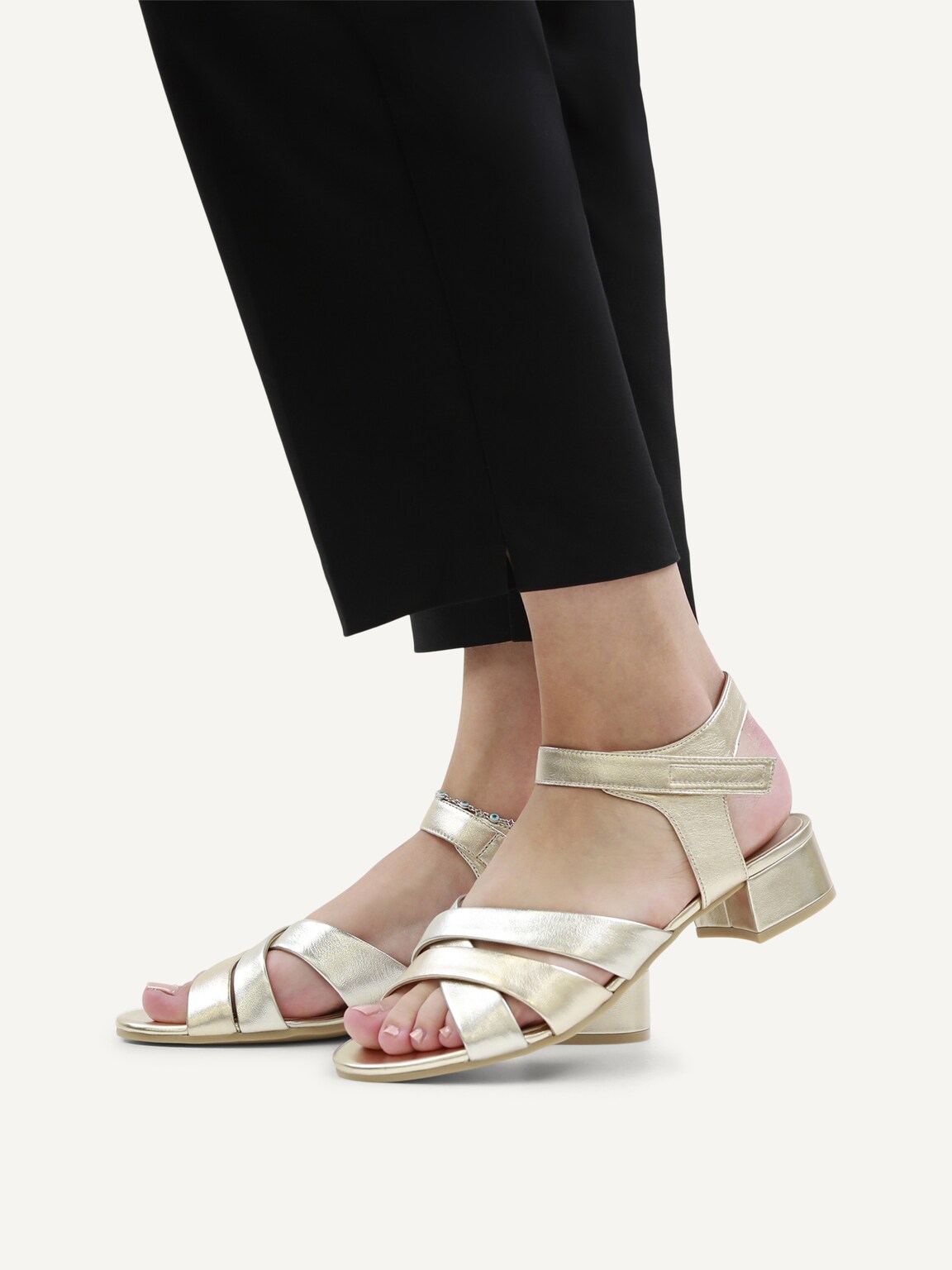 Caprice, Leather Heeled sandal - metallic LT.GOLD COMB, image 2 of 6